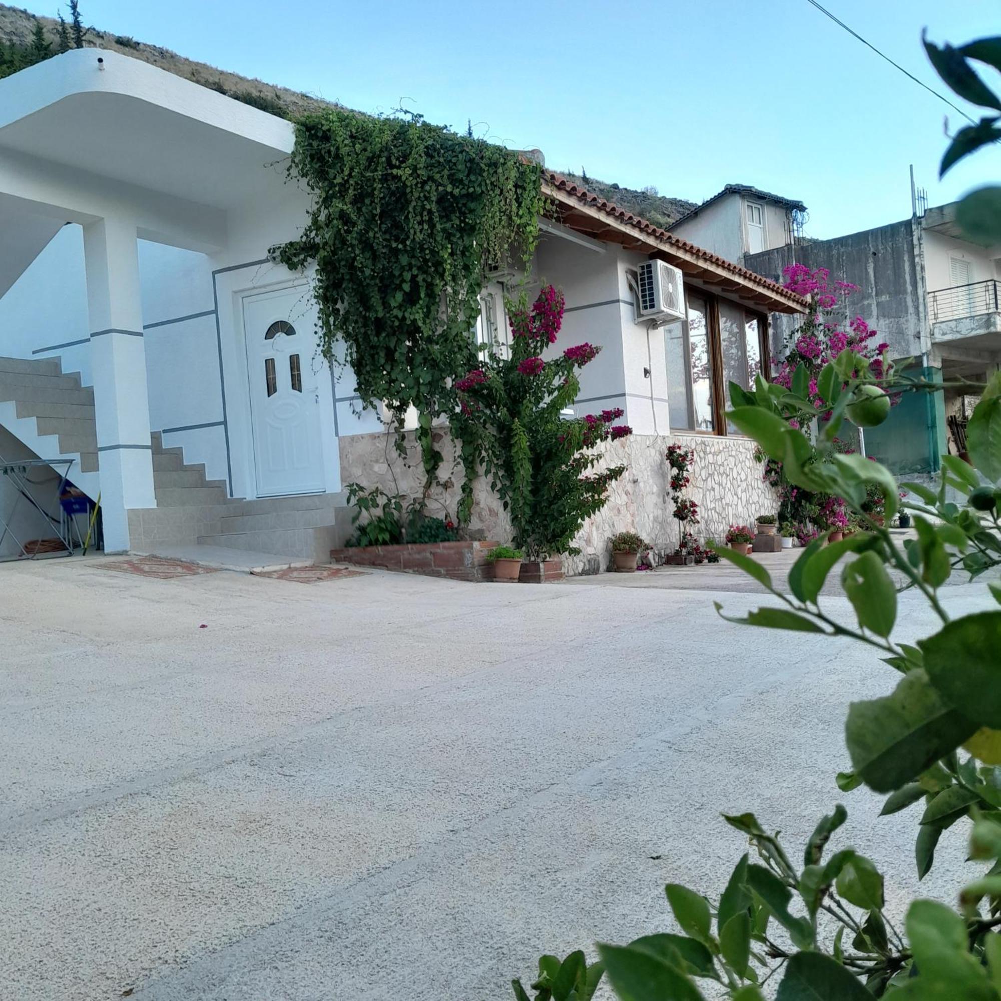 Denni'S Home Sarandë Exterior foto